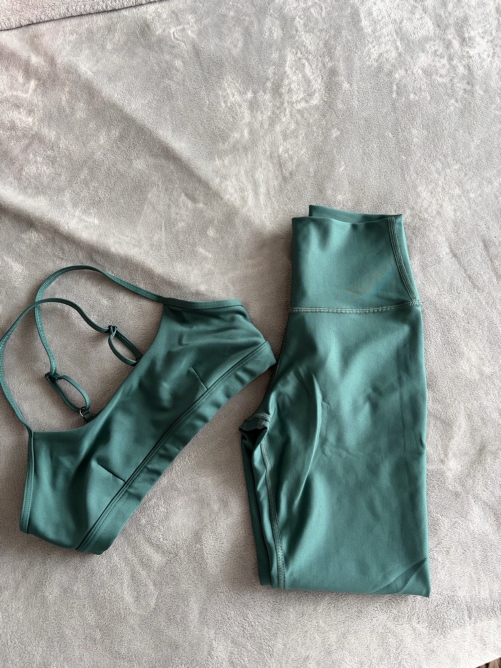 ALO Yoga Green Sports Bra and Leggings Set